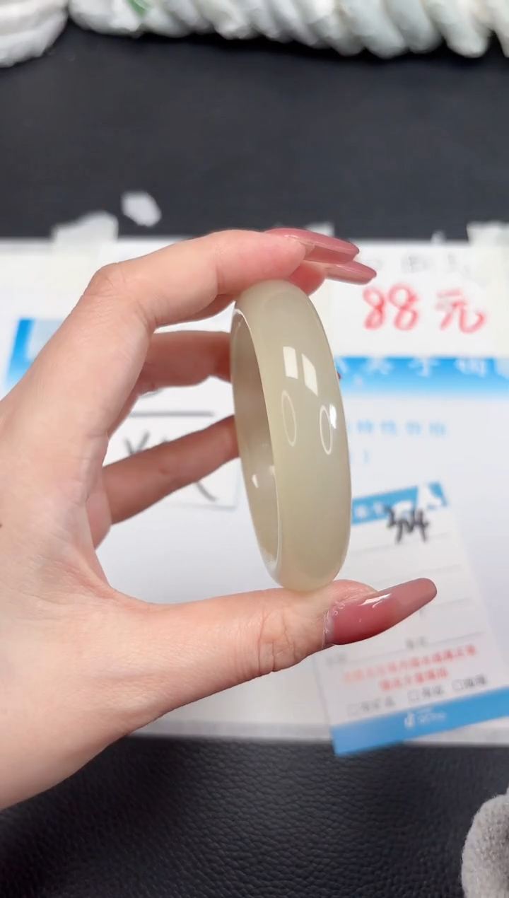 【闪购商品】石英质玉手镯未镶嵌324-53.9