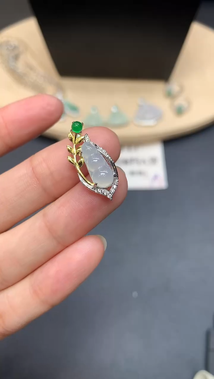 【闪购商品】翡翠吊坠(不含链)银S925镶嵌福豆【多样性发其一】
