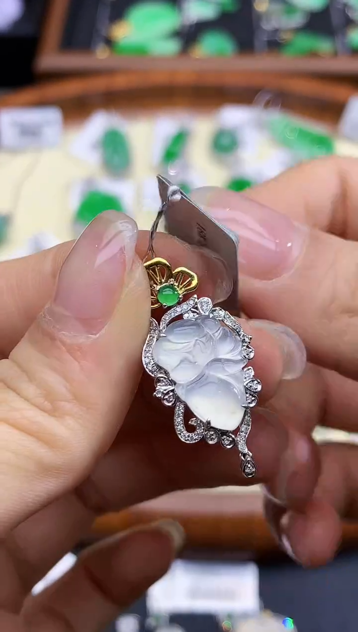 【闪购商品】翡翠吊坠(不含链)18K金镶嵌2553