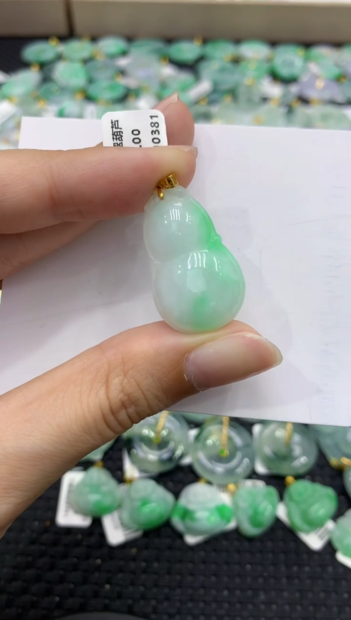颈饰18K金镶嵌翡翠天然缅甸翡翠A货