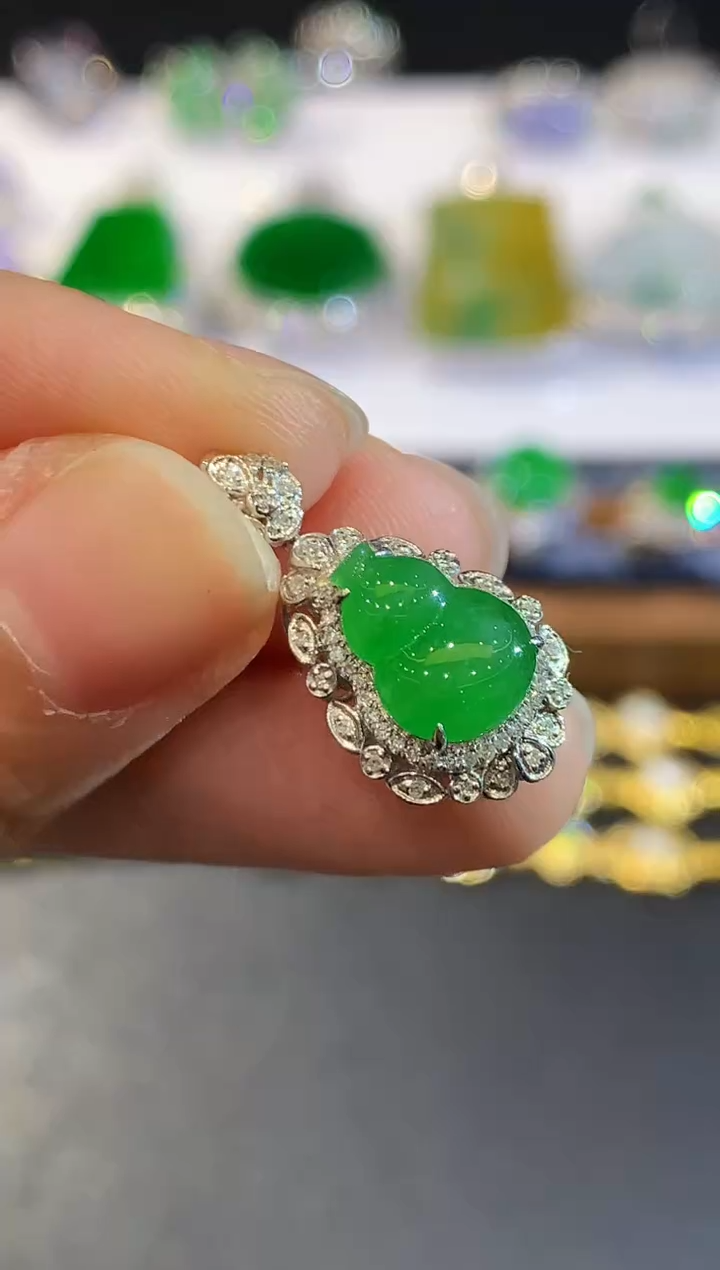 翡翠戒指18K金镶嵌多样性发其一