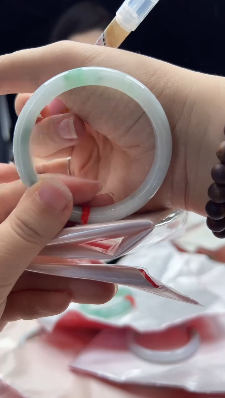 未镶嵌手镯翡翠0668285065有纹裂瑕疵已告知