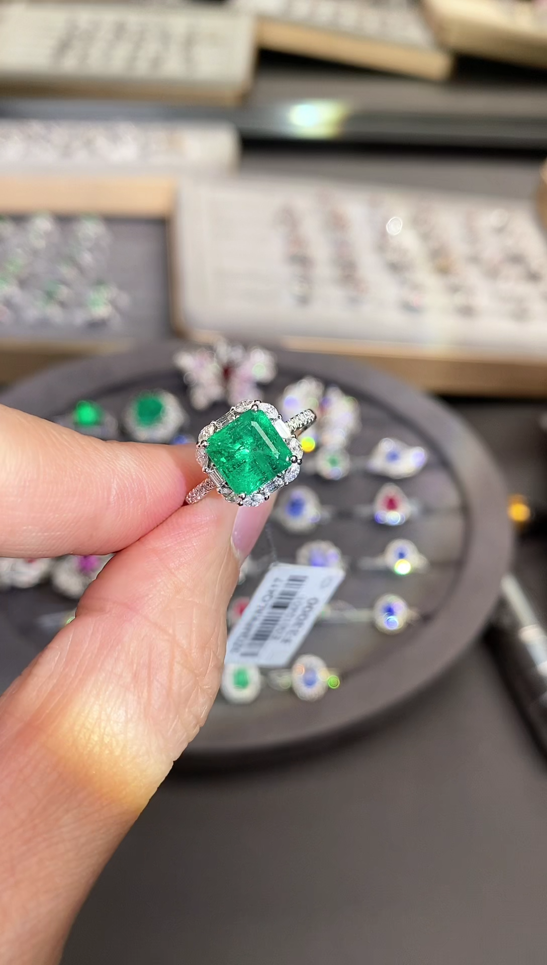 【闪购商品】祖母绿戒指18K金镶嵌2.85ct/新年开工价