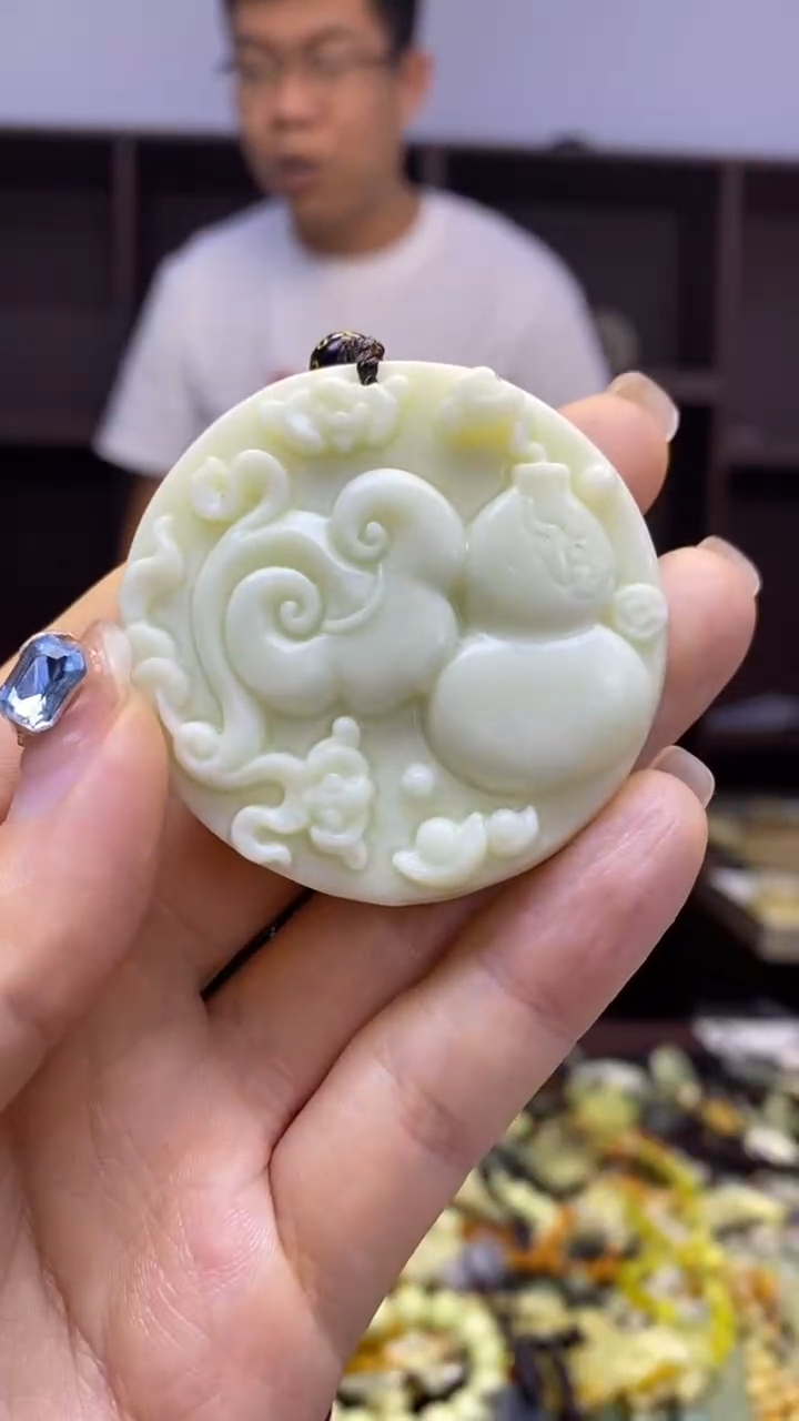 未镶嵌岫玉挂件  