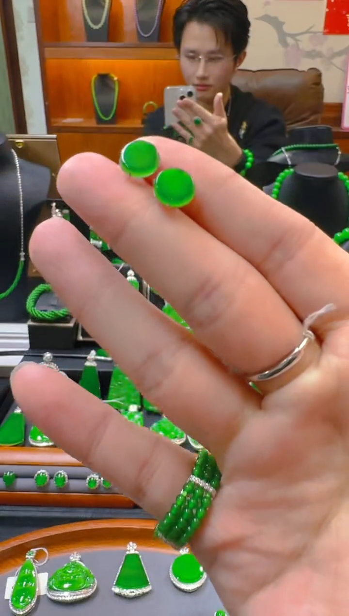 【闪购商品】翡翠耳饰18K金镶嵌天然A货翡翠