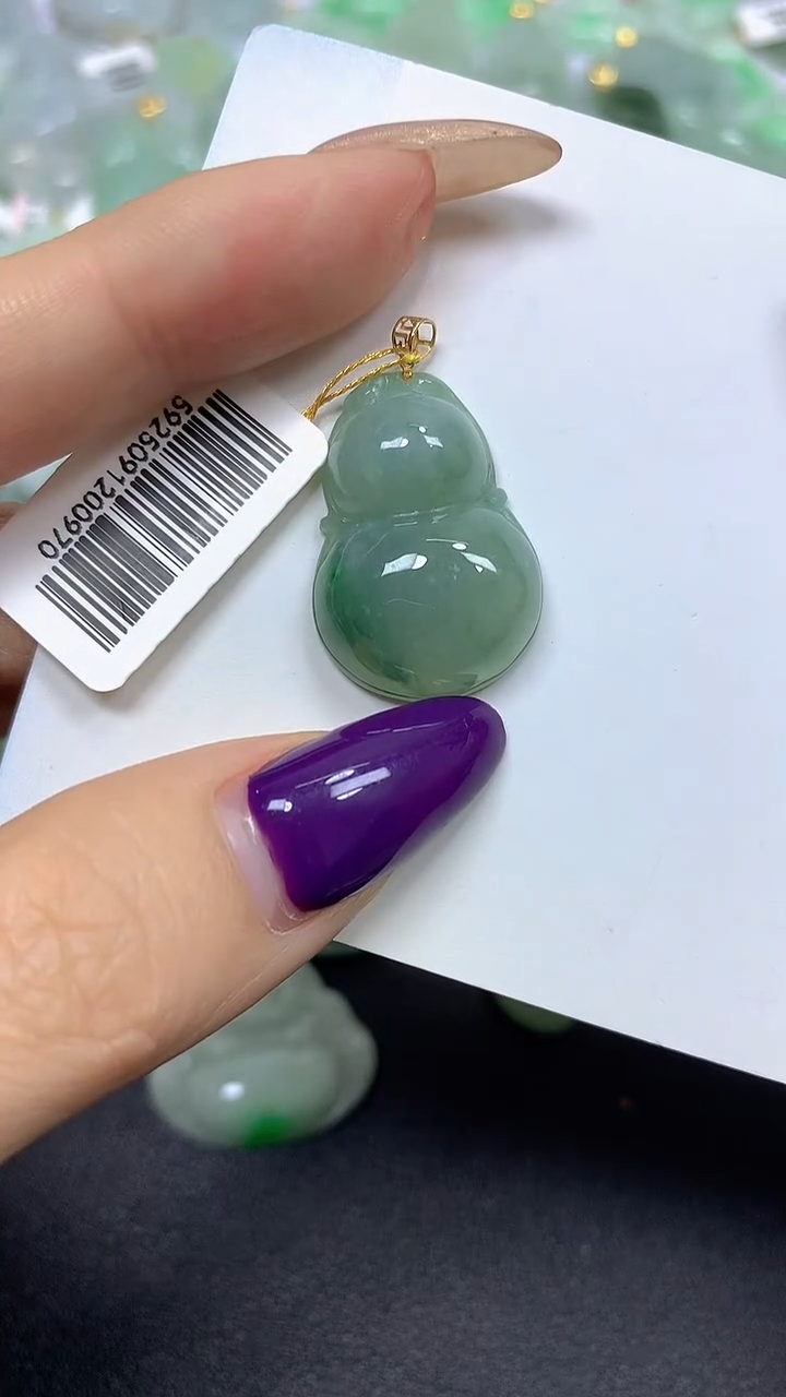 颈饰18K金镶嵌翡翠 