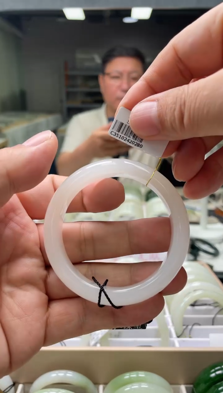 【闪购商品】和田玉手镯未镶嵌编码 0280圈口55-56