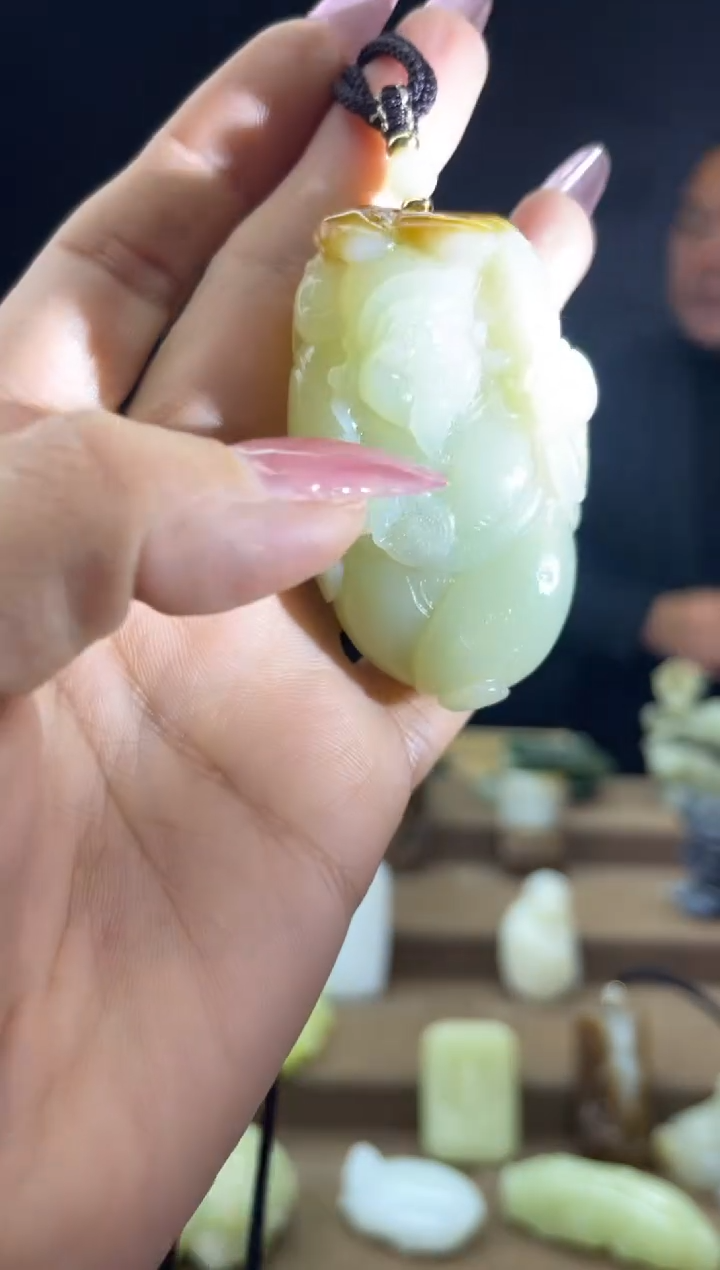 颈饰未镶嵌和田玉1