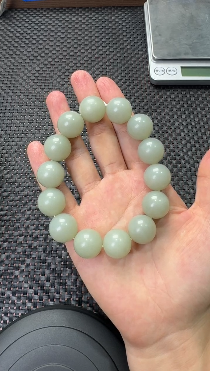未镶嵌手串和田玉近矿青白卡16