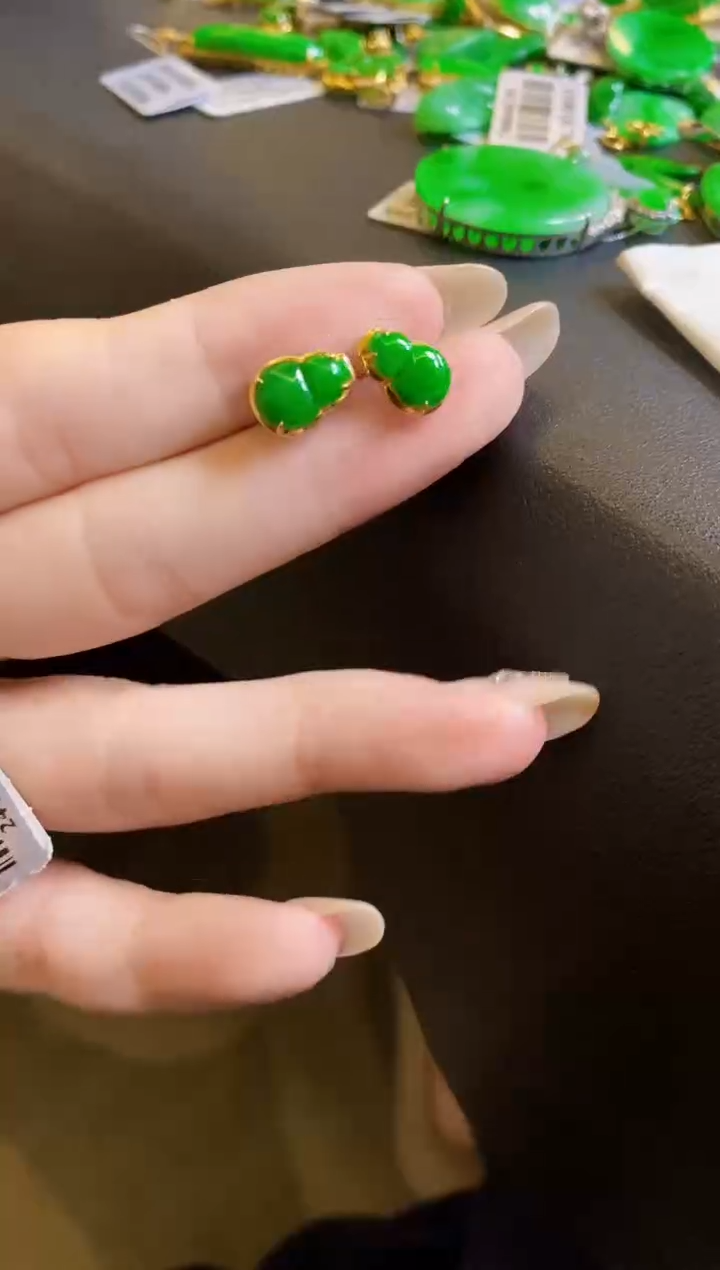 【闪购商品】翡翠颈饰18K金镶嵌耳钉