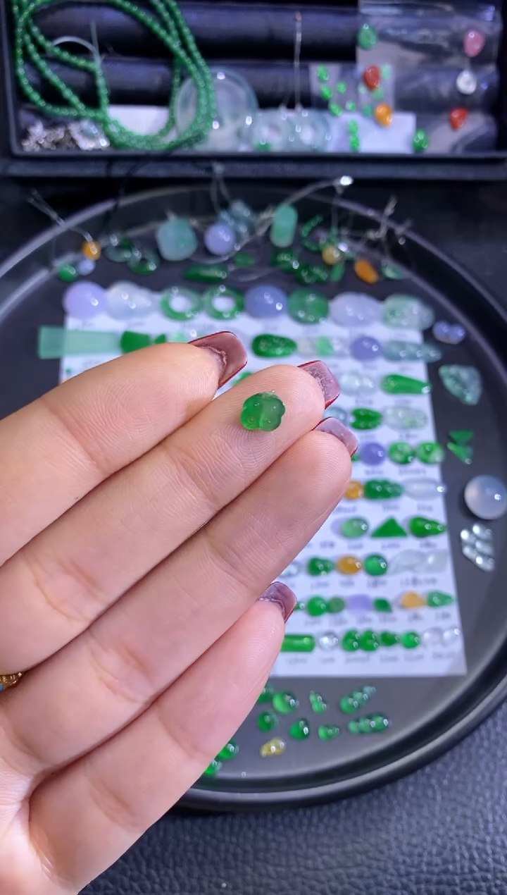 未镶嵌挂件翡翠莲蓬