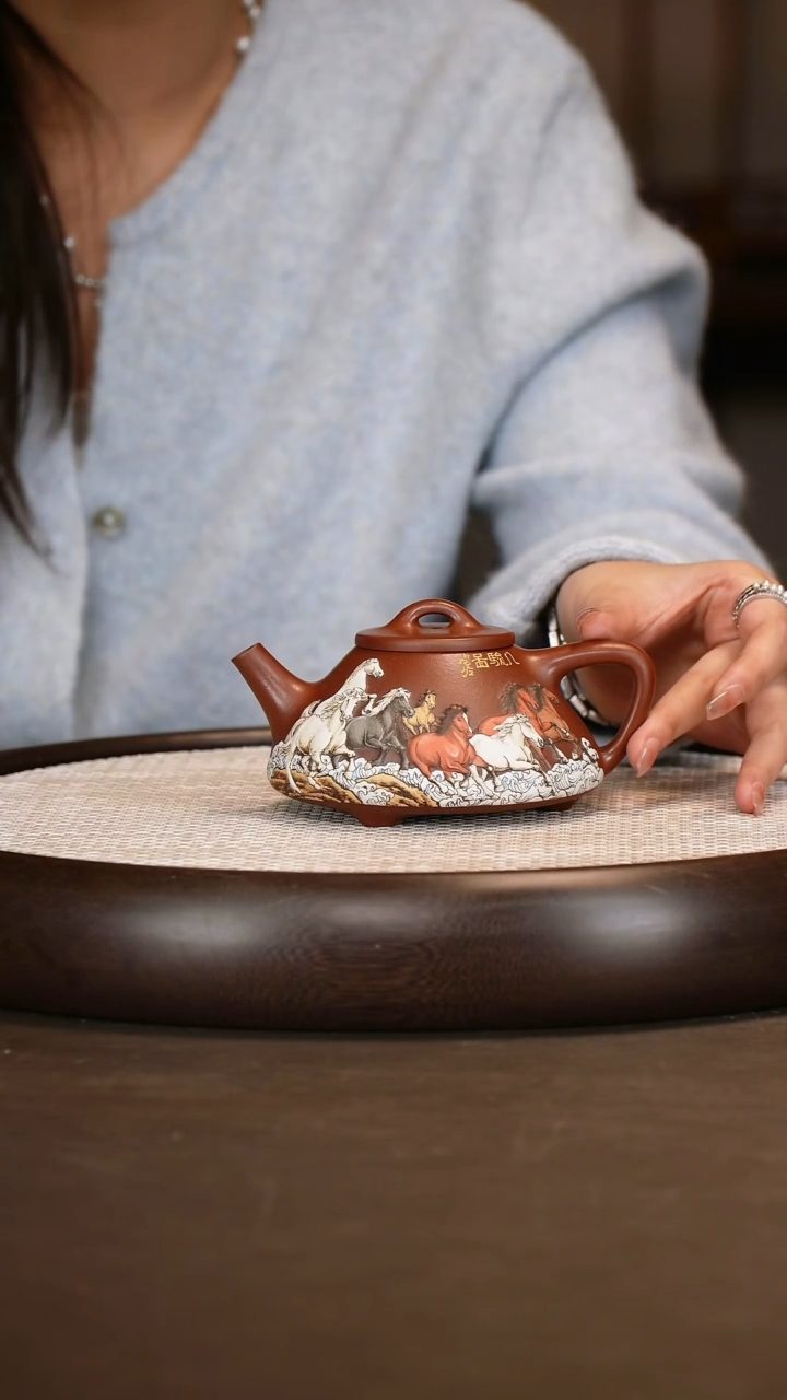 【陶岭】子冶石瓢 底槽清 绘八骏图 280c