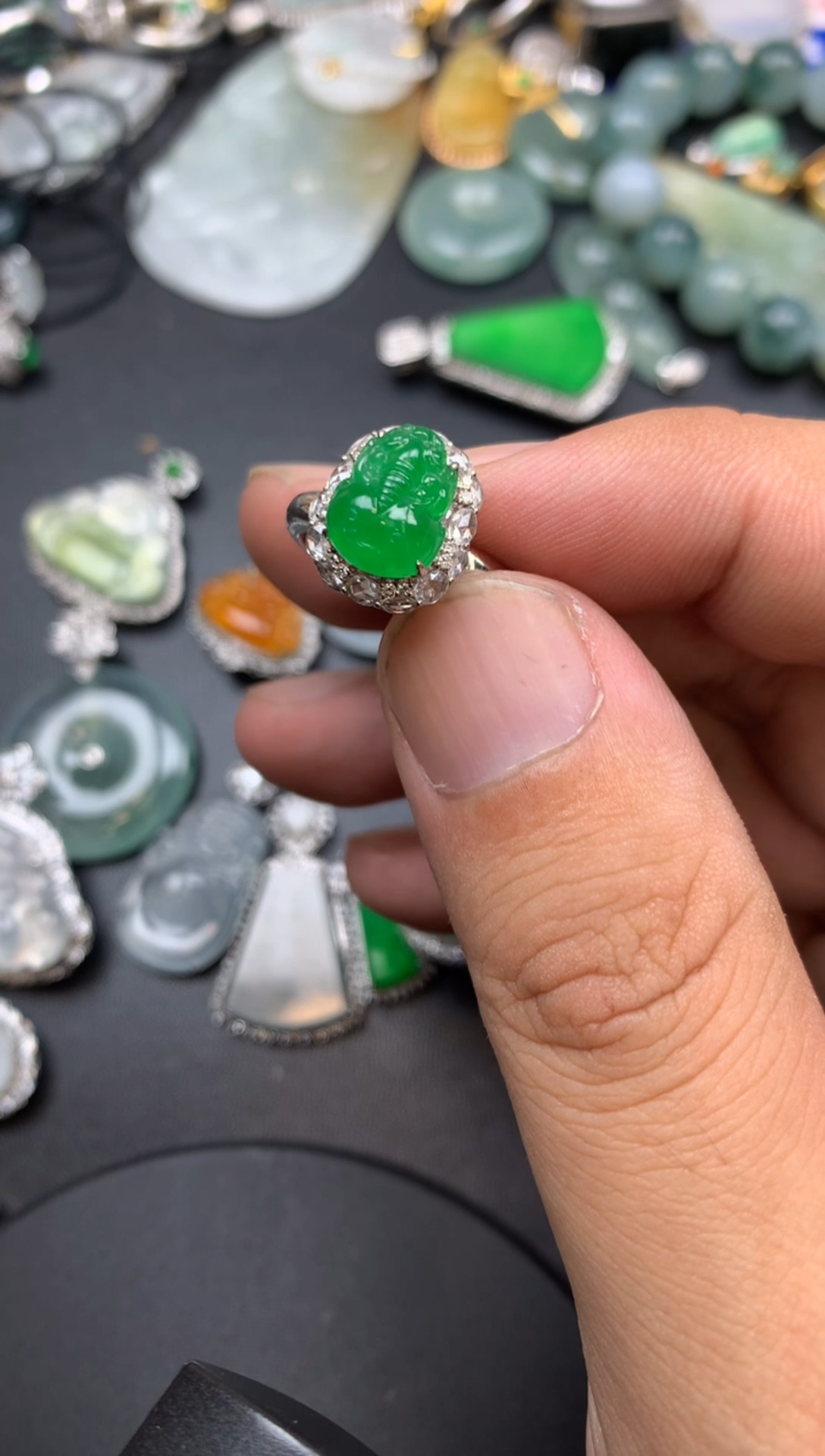 颈饰18K金镶嵌翡翠往***风黑丝商品不退不换尾款