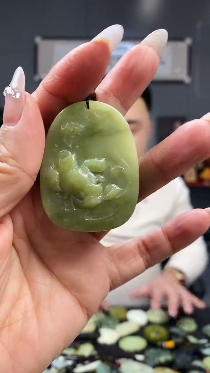 未镶嵌岫玉吊坠 