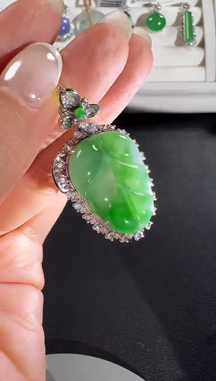 颈饰18K金镶嵌翡翠序号158