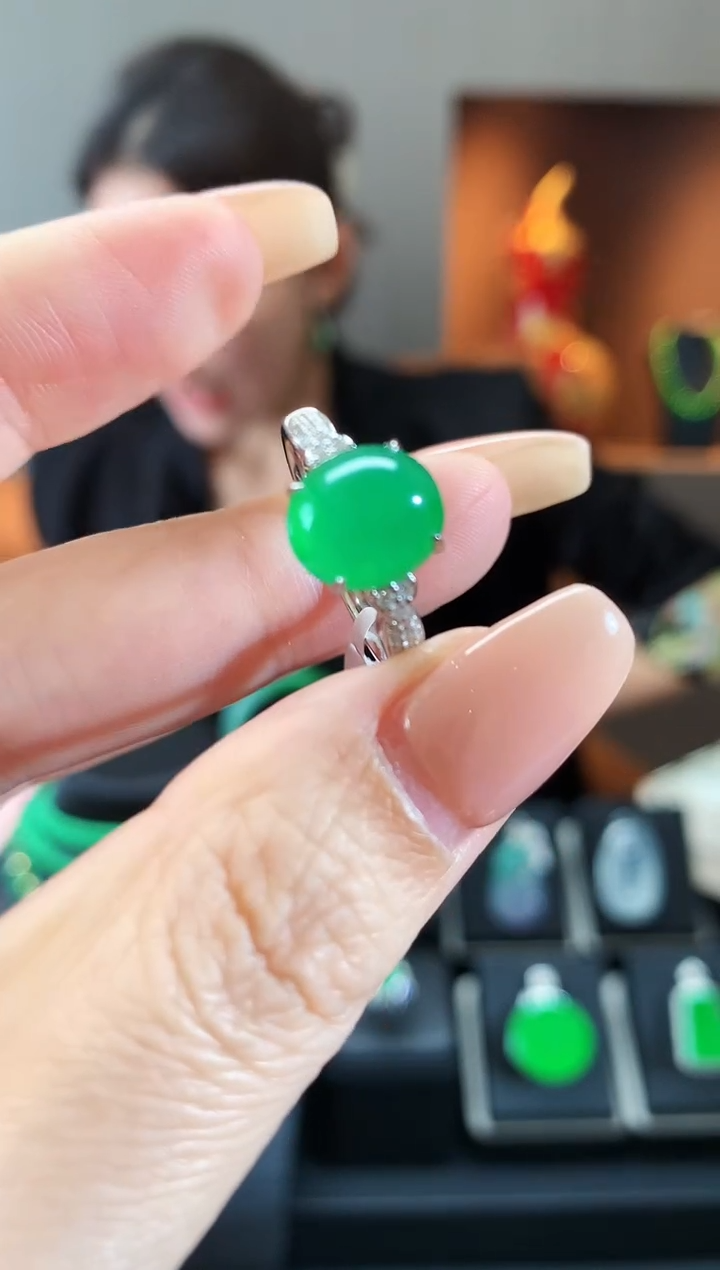 【闪购商品】翡翠戒指18K金镶嵌蛋面戒指