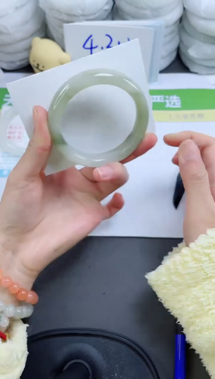 【闪购商品】石英质玉手镯未镶嵌180-54.3