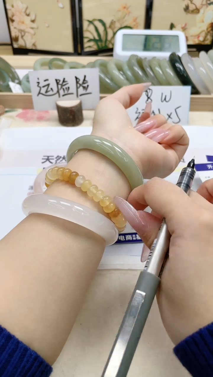 【闪购商品】石英质玉手镯未镶嵌182/56.6