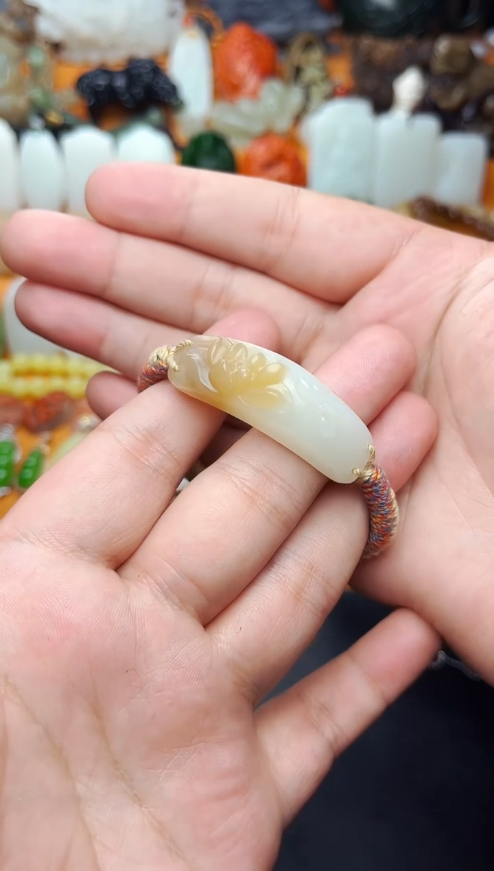 【闪购商品】和田玉手牌未镶嵌荷花01