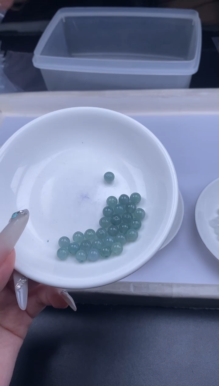 颈饰未镶嵌翡翠散珠批发多样性发货