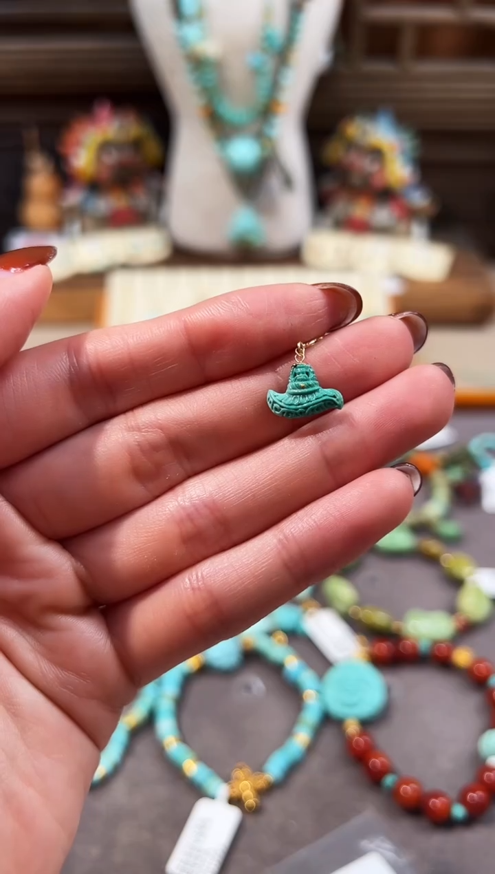 18K金镶嵌绿松石提溜金刚钺刀