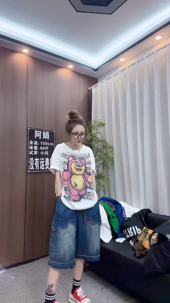 白色草莓熊短袖。。