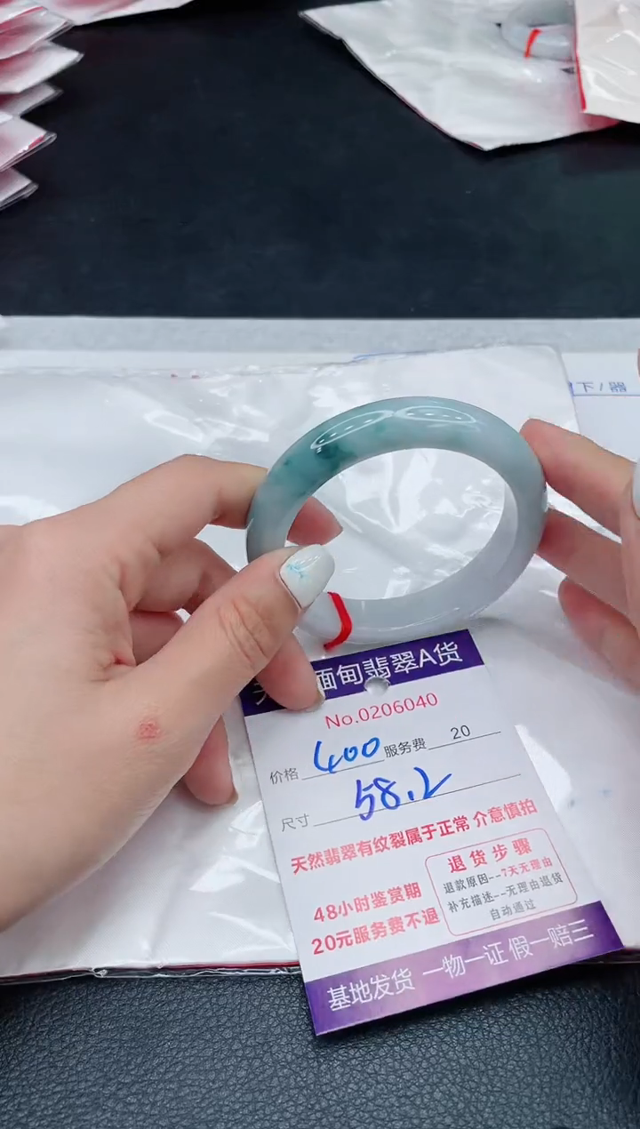 翡翠手镯未镶嵌400.000000