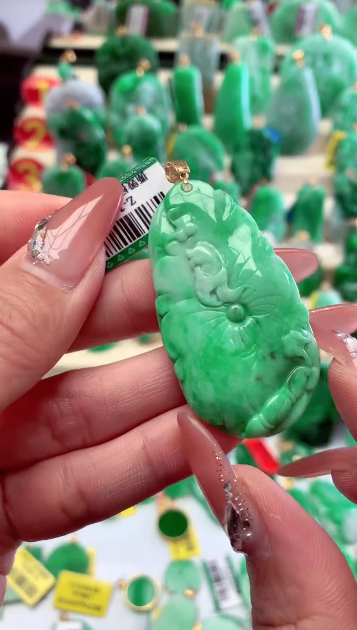 【闪购商品】翡翠吊坠(不含链)18K金镶嵌挂件