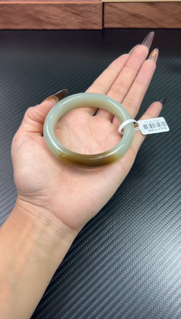 未镶嵌手镯和田玉且末近2/矿微色差58+