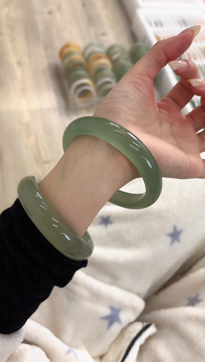 未镶嵌手镯石英质玉77-63D