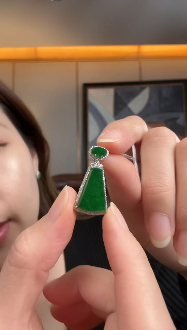 颈饰18K金镶嵌翡翠433无事牌一个