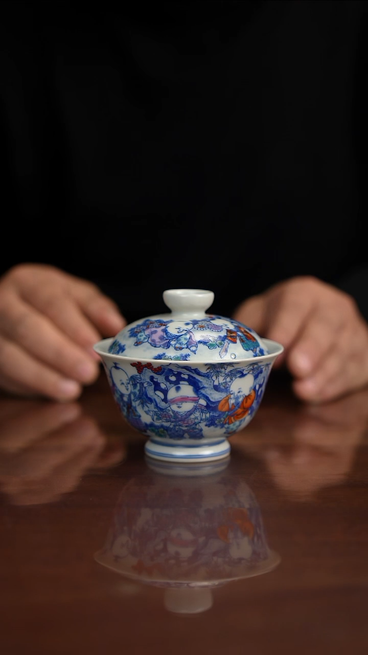 空山明月斗彩童子盖碗