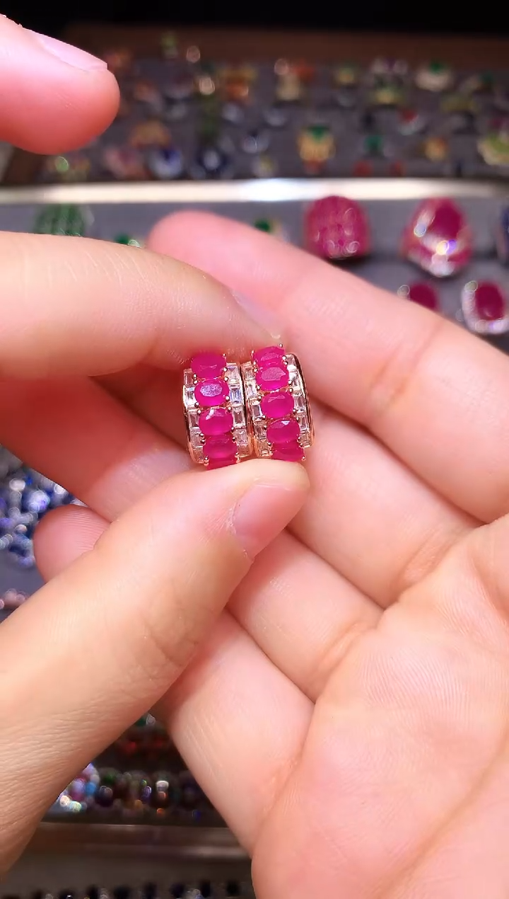 银S925镶嵌耳饰红宝石....