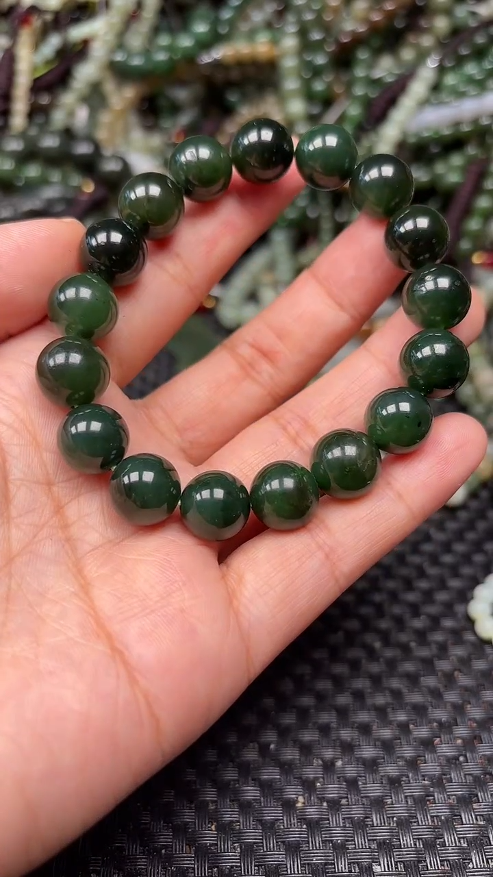 和田玉未镶嵌颈饰1