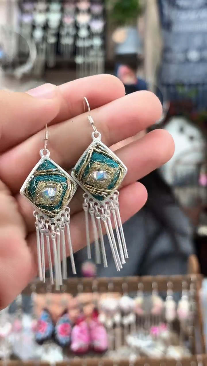 织绣民族风非遗老绣饰品528