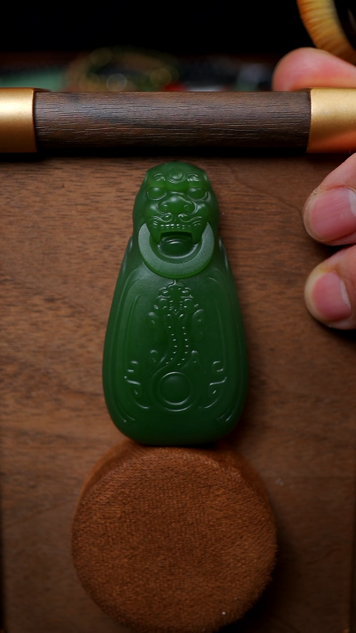 吊坠(不含链)未镶嵌和田玉（碧玉）上**鸿碧玉守护牌