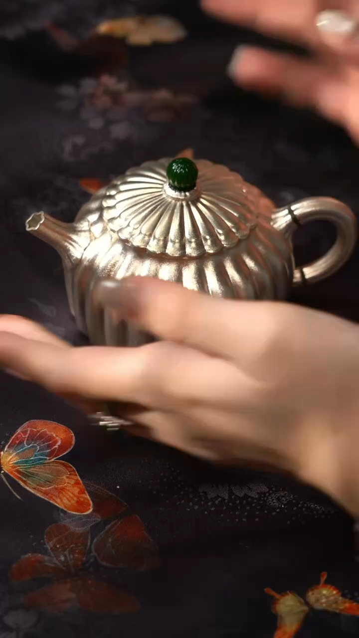 【闪购商品】D呆坐银壶菊瓣德钟