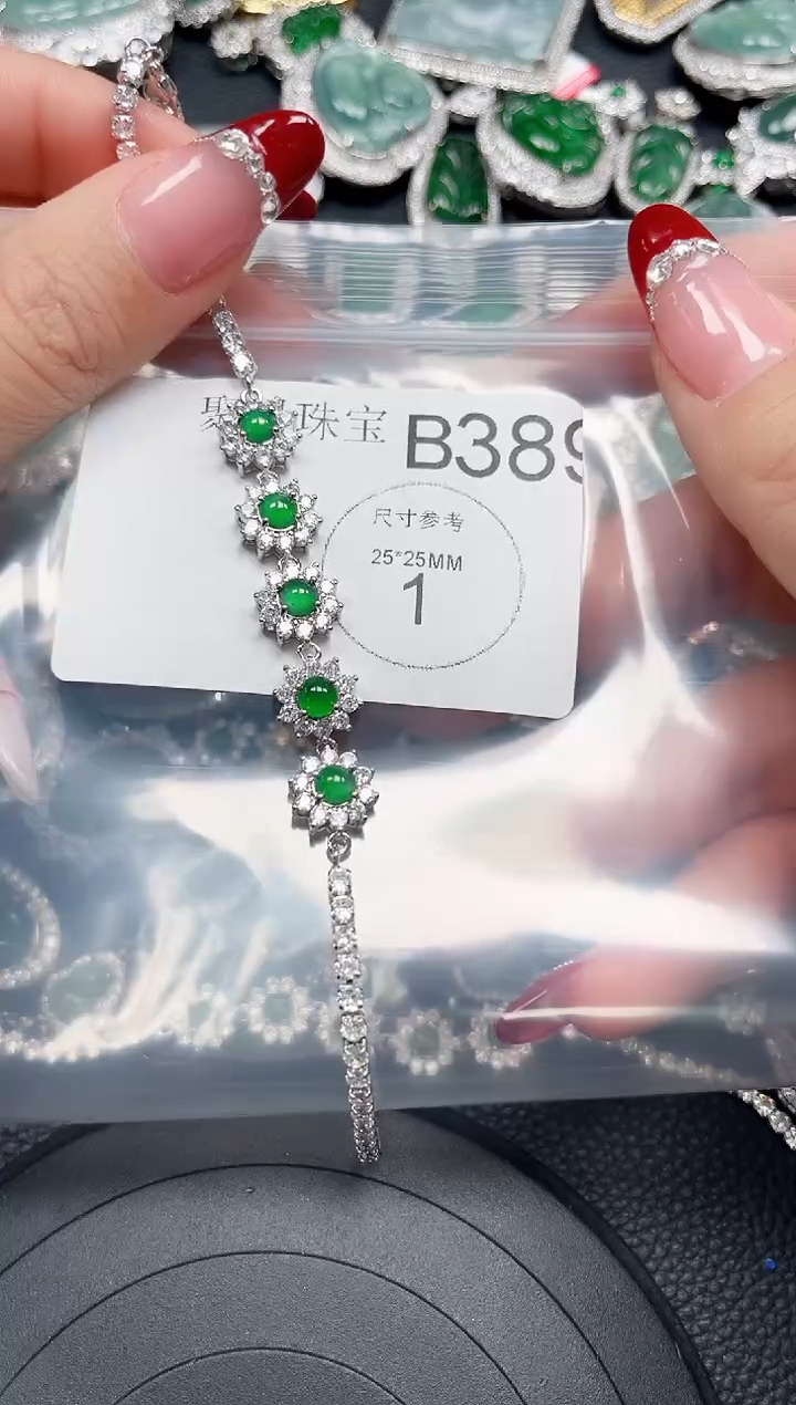 【闪购商品】翡翠颈饰未镶嵌赠皮绳389