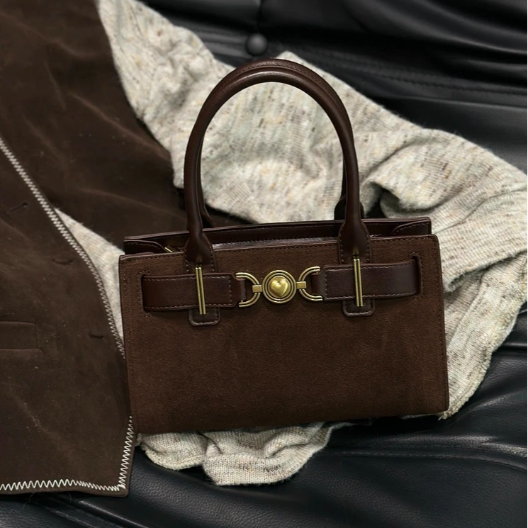 查尔斯桃心轻奢风单肩款斜挎包皮绒包包女士棕色鳄鱼纹经典