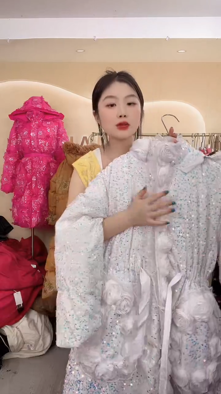 不规则款亮闪闪的白色120长