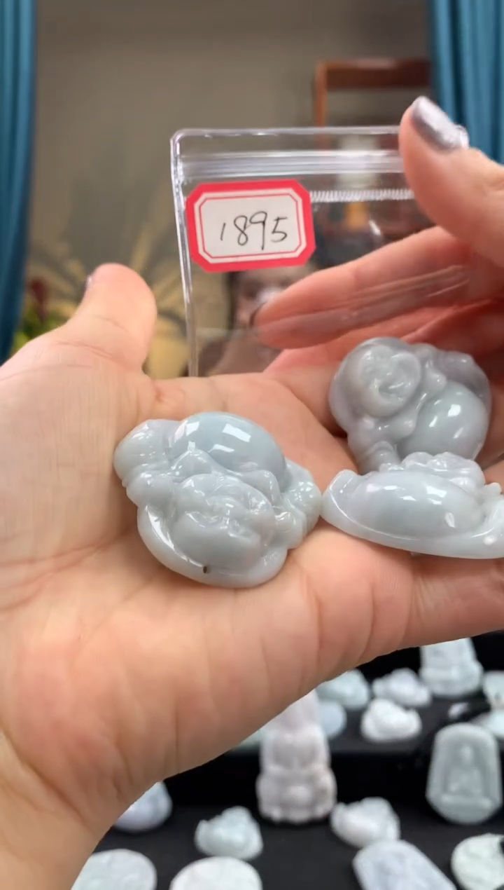 翡翠未镶嵌颈饰佛公 1895多样性发一件