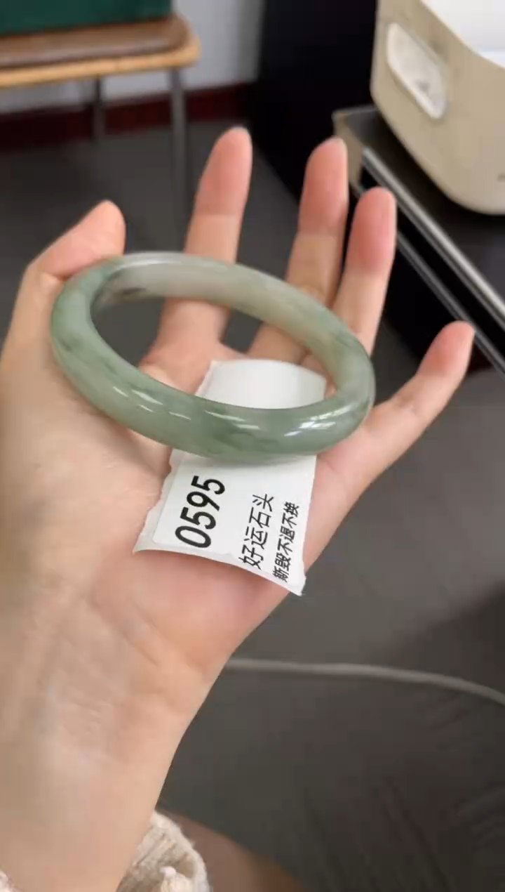 未镶嵌手镯石英质玉0595