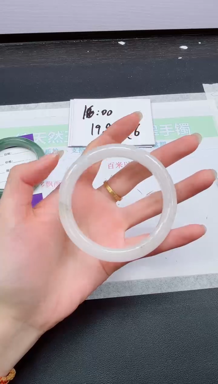【闪购商品】石英质玉手镯未镶嵌119