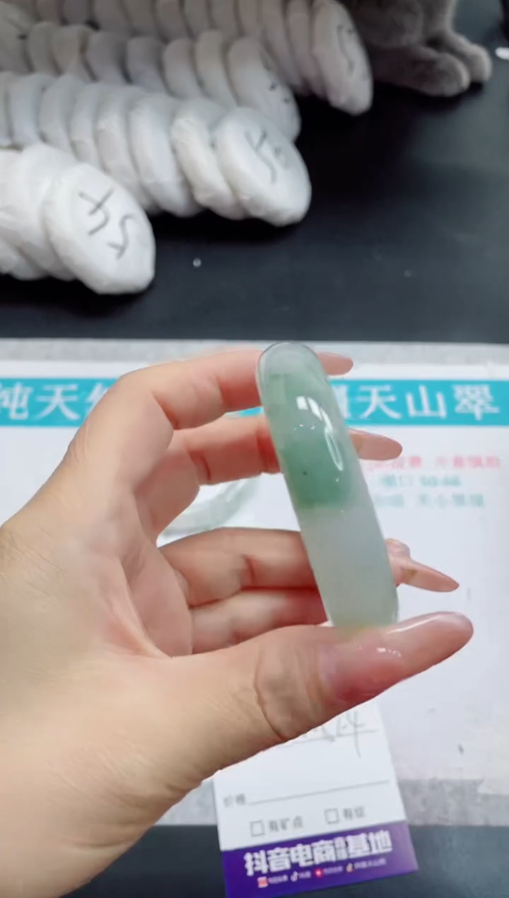 石英质玉手镯未镶嵌10