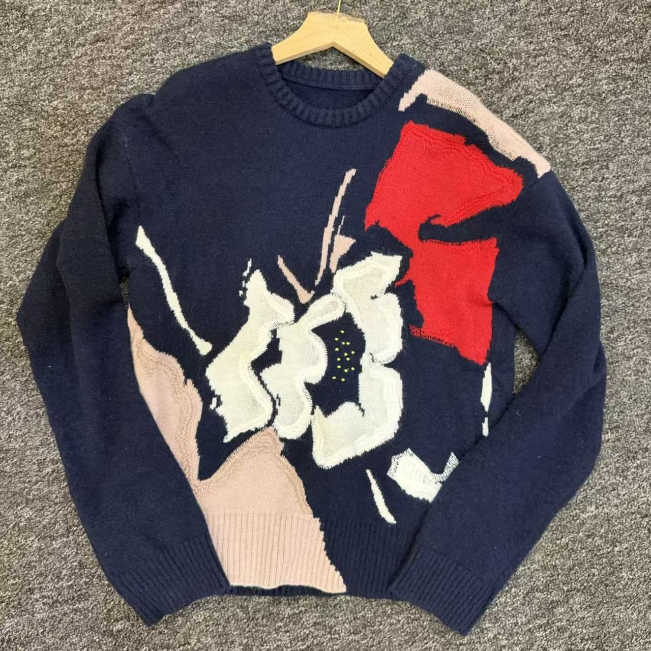 Y555【简一一专属】藏青色刺绣时尚圆领长袖针织衫