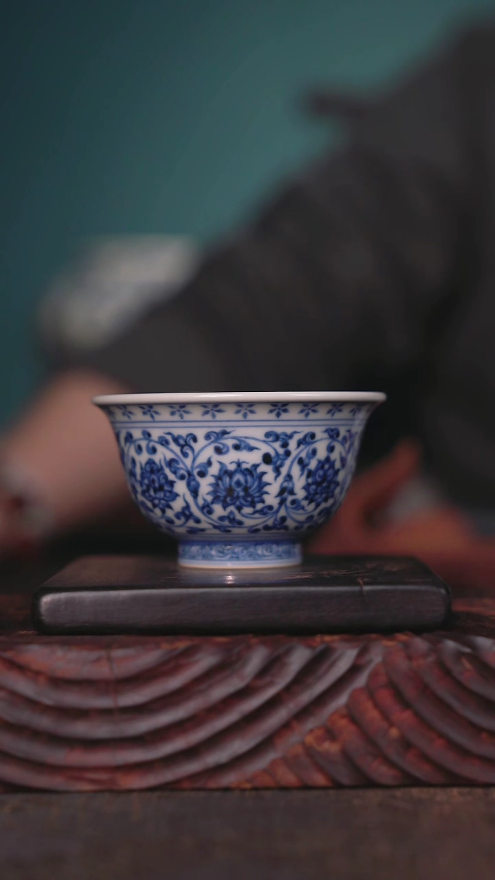 【闪购商品】青成弘器柴窑缠枝莲小压手杯