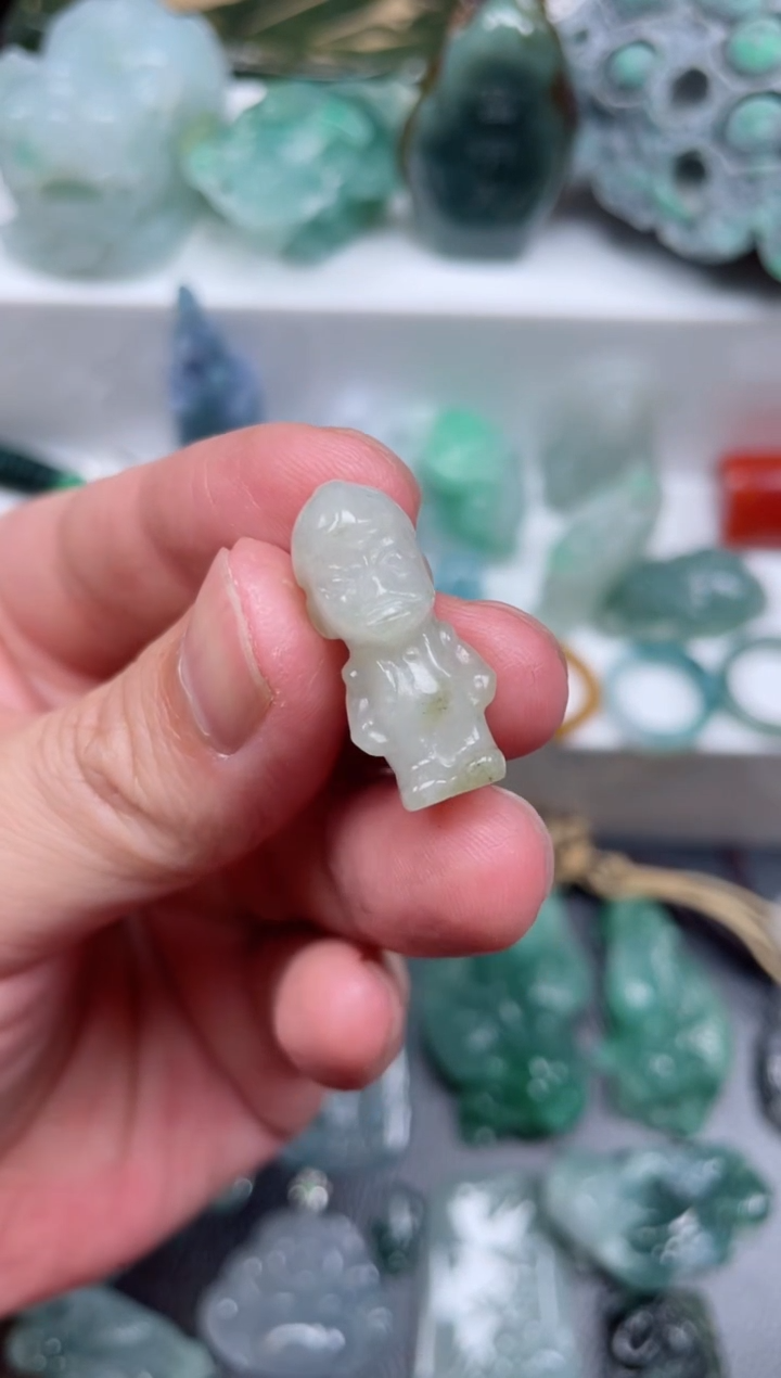 【闪购商品】翡翠颈饰未镶嵌光头强