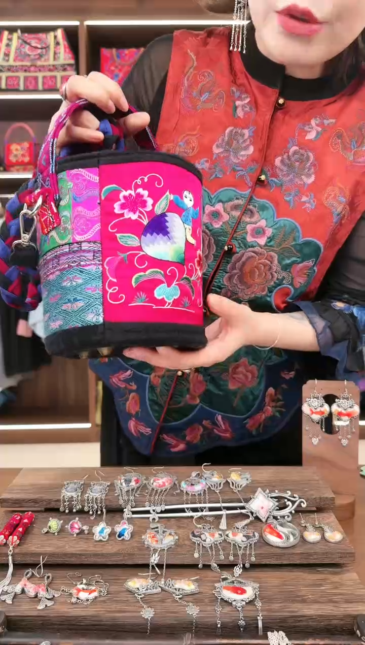 【闪购商品】织绣L25蚩梦苗族古绣