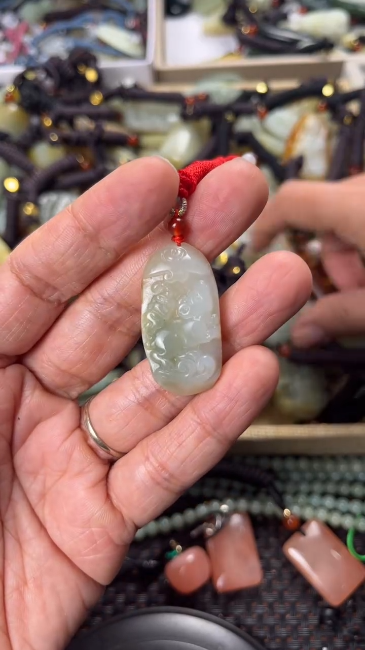 【闪购商品】和田玉颈饰未镶嵌多样性发货没有证书拍一发一有瑕