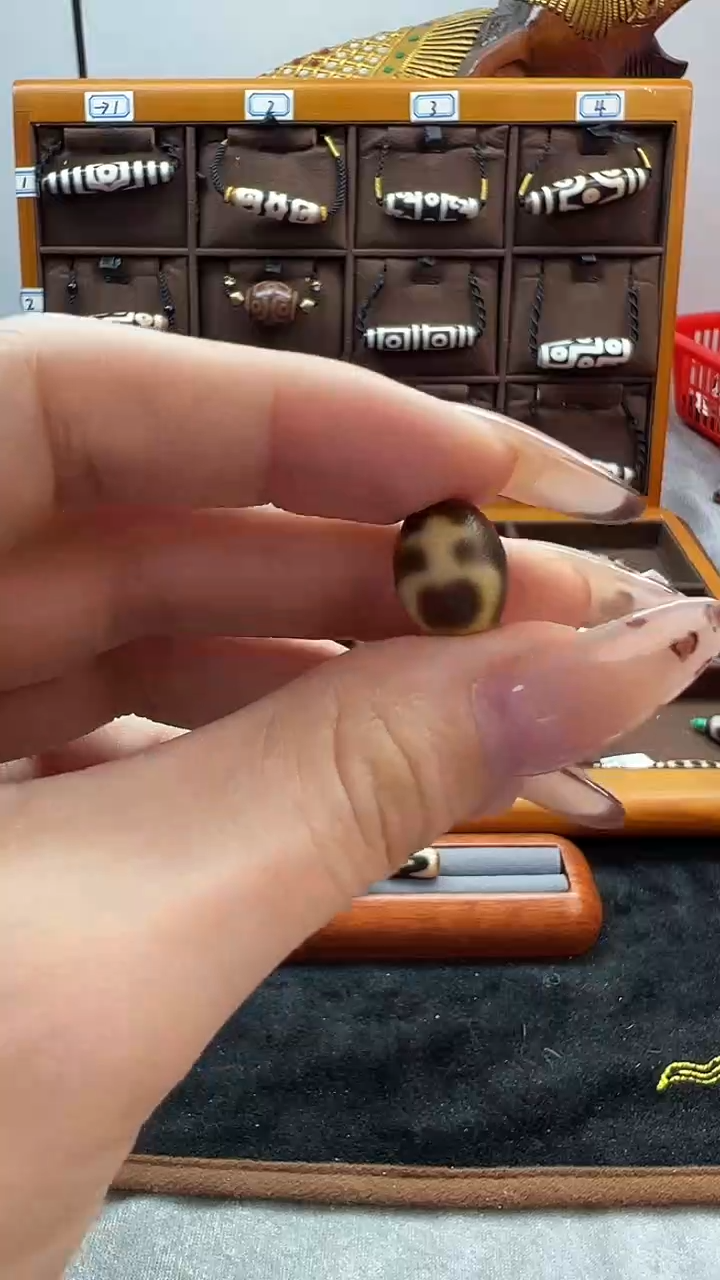 玛瑙/玉髓（覆膜）颈饰未镶嵌168.（微瑕）